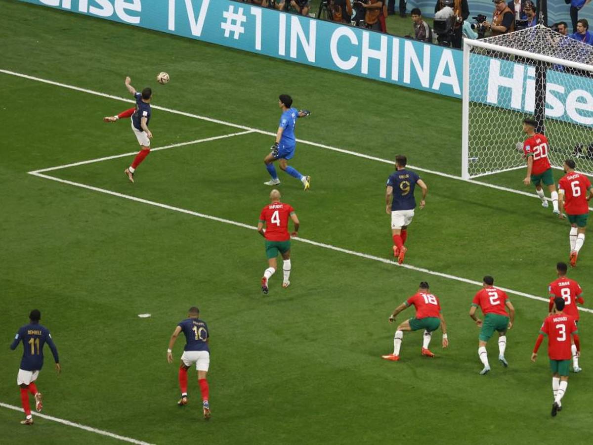 El remate de Theo Hernández que se fue al fondo de las redes.