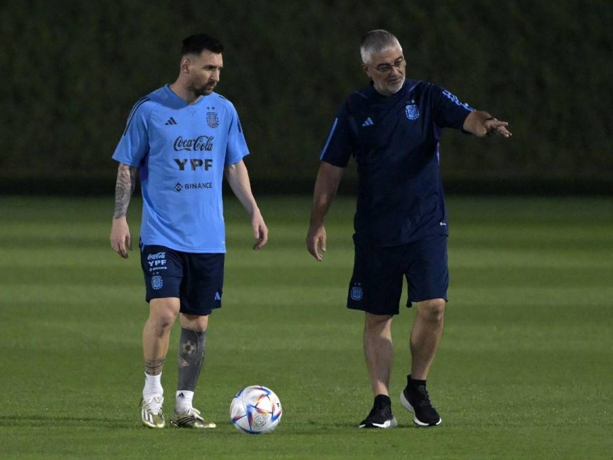 Lionel Messi entrenó al lado de uno de los kinesiólogos de Argentina.