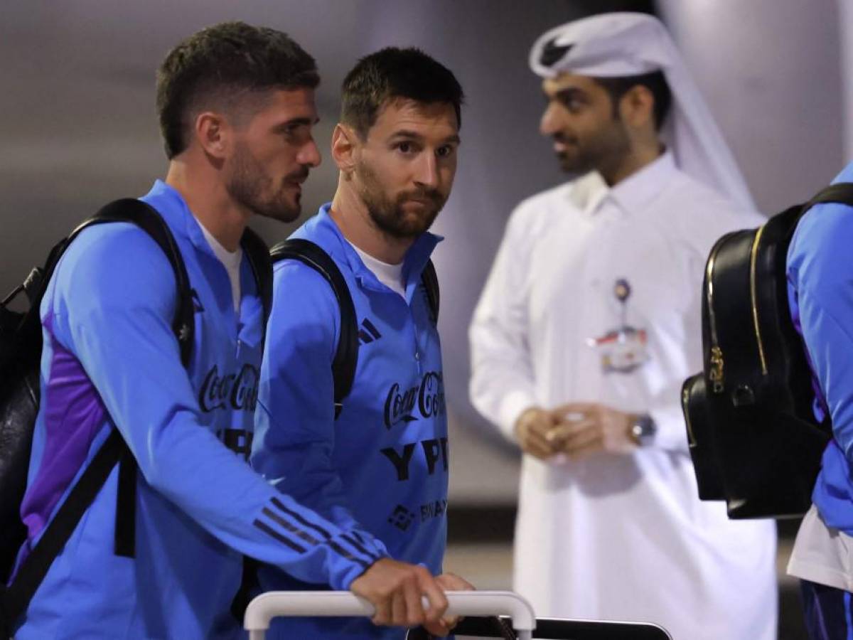 Lionel Messi en el momento de su arribo a Qatar.