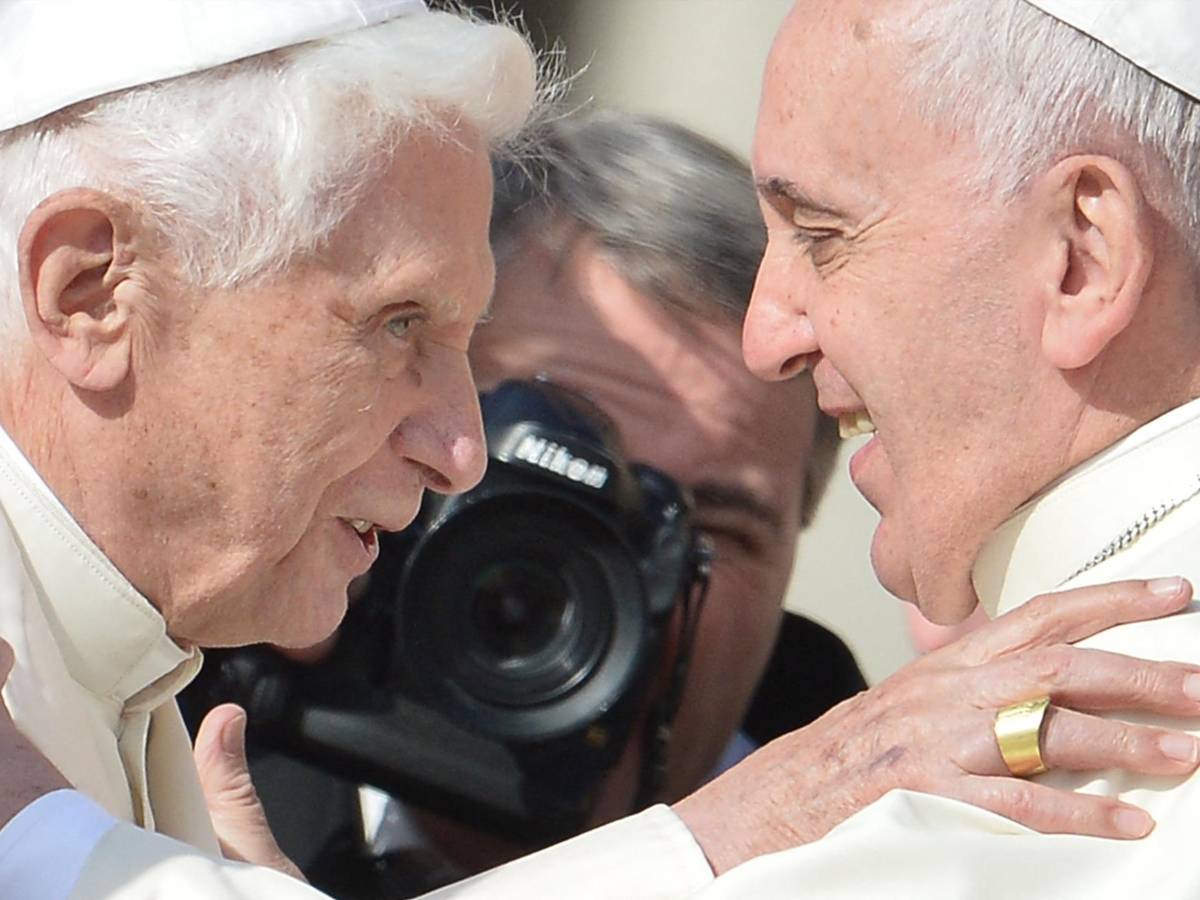 Benedicto XVI, de la renuncia a la inédita convivencia entre dos papas