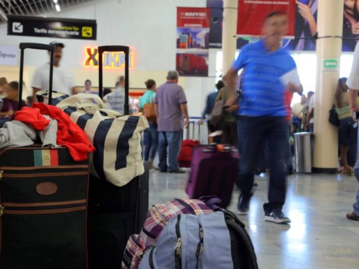 Locura en aeropuerto sampedrano por incremento de viajes