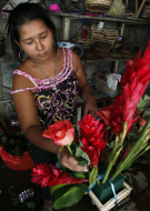 Floristas del Guamilito diversifican sus servicios