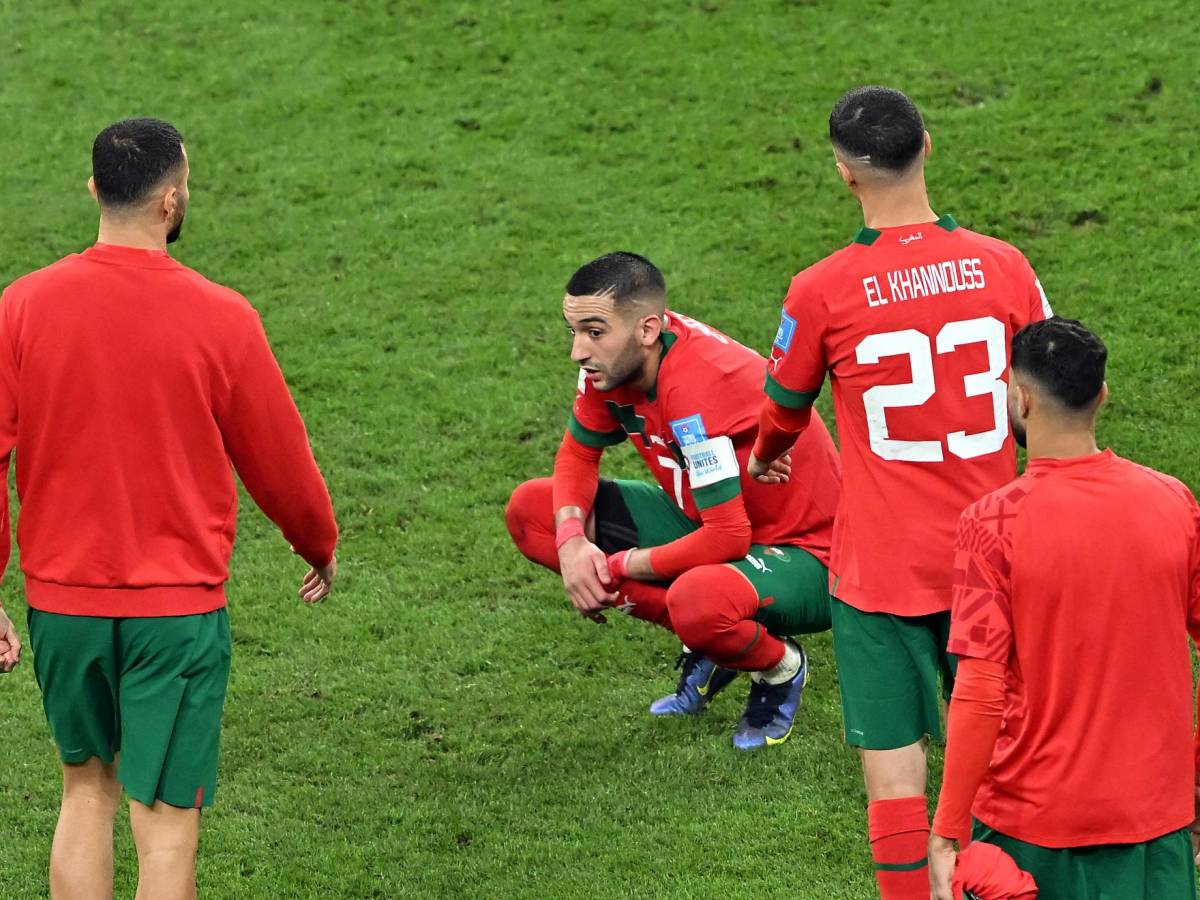 Hakim Ziyech y el resto de jugadores de Marruecos se mostraron cabizbajos tras la derrota.