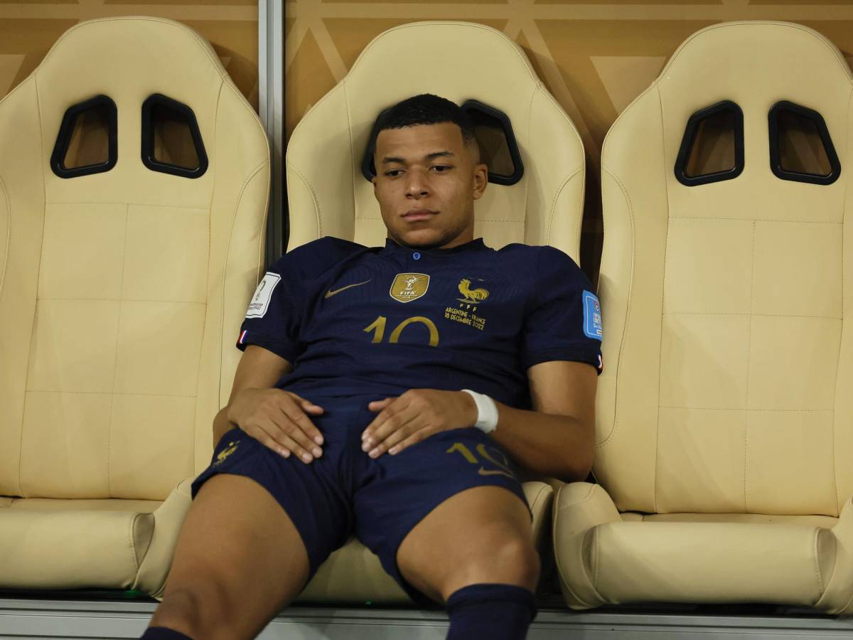 Kylian Mbappé y su tristeza tras perder la final del Mundial de Qatar 2022.