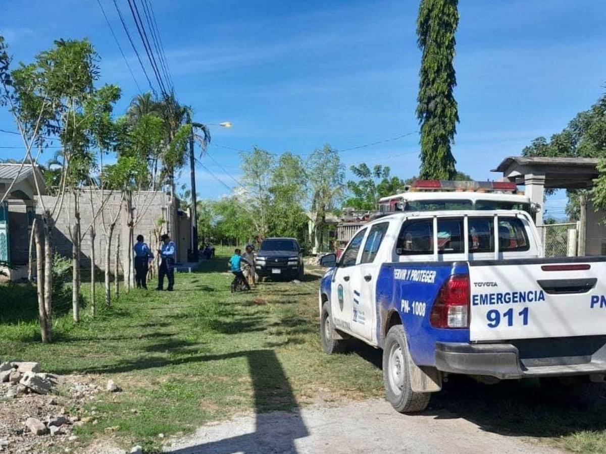 La Policía Nacional llegó hasta la vivienda donde falleció la menor para investigar lo sucedido.