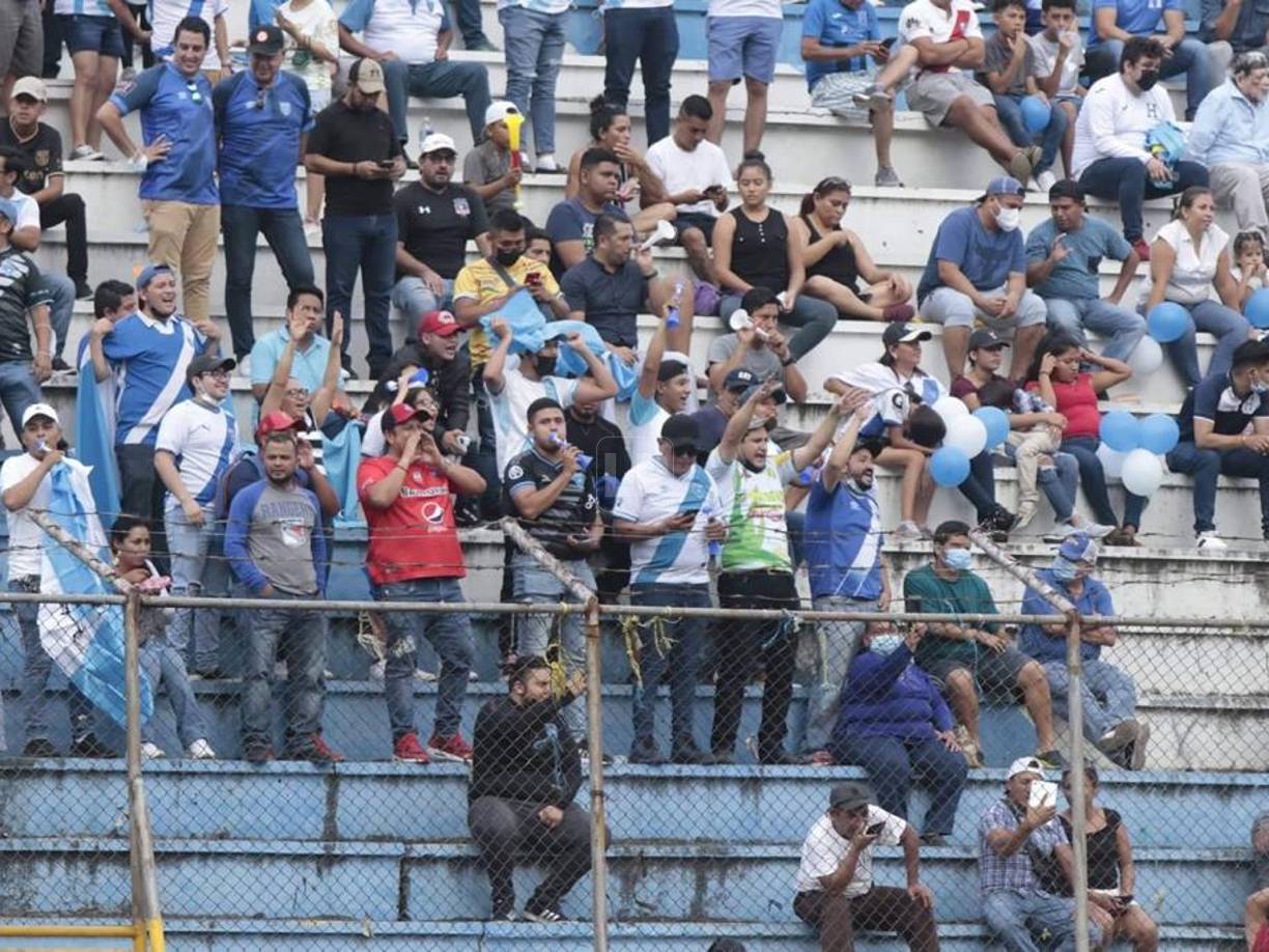 La grederías populares están comenzando a llenarse la presión de los aficionados catrachos se hará presente.