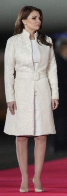 Angélica Rivera y su polémico vestido al recibir al Papa