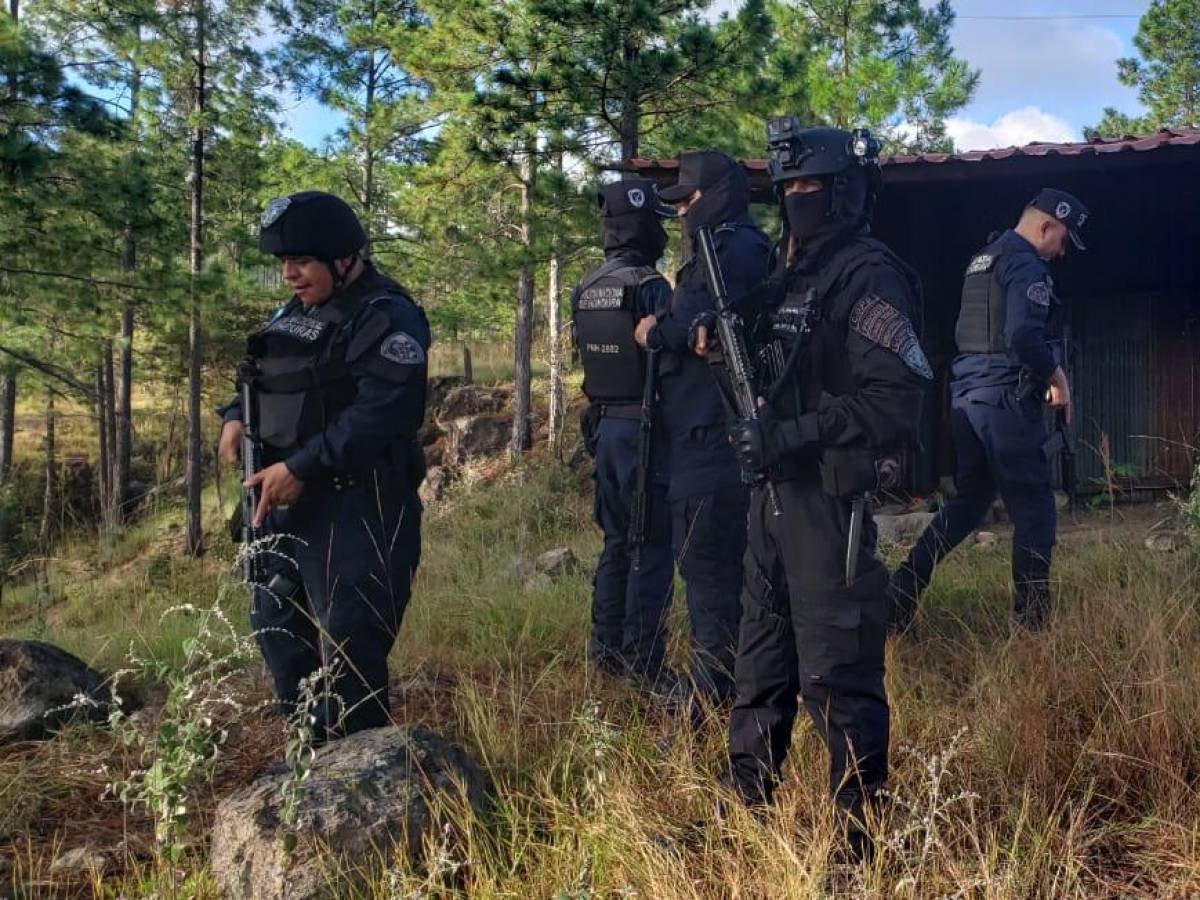 En cabaña improvisada encuentran armas de la Pandilla 18