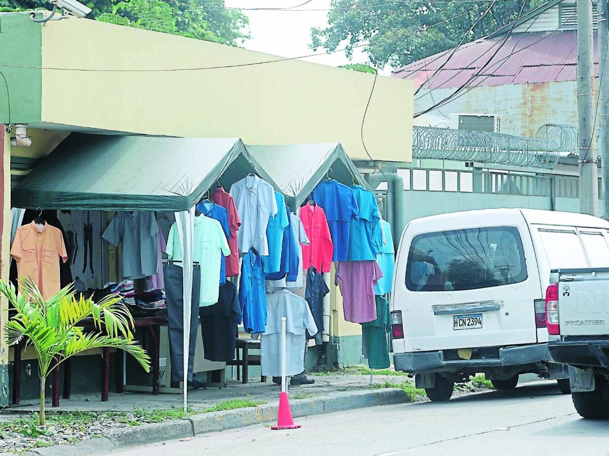 El mercado Guamilito es el polo de los negocios en el barrio y en sus alrededores se establecen muchos nuevos comercios.