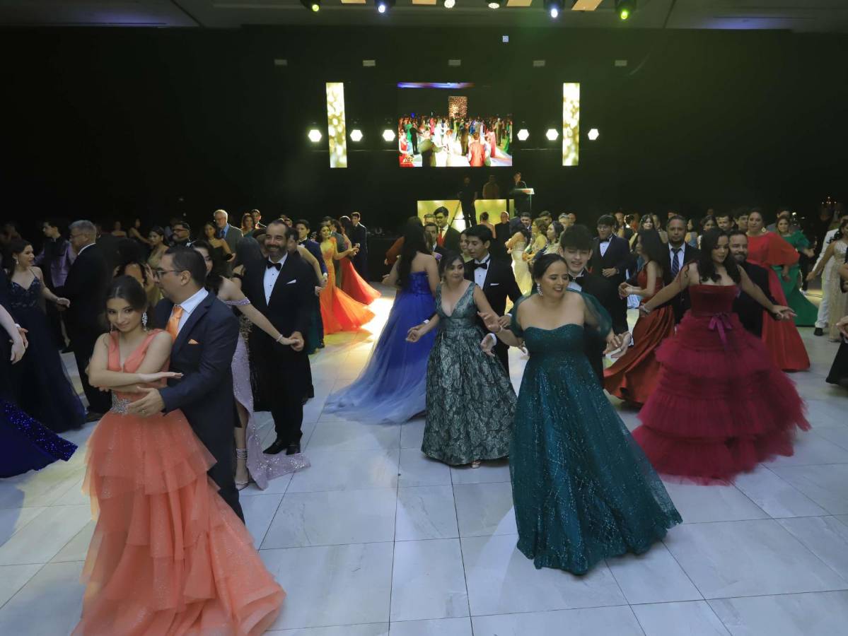 Seniors de la Freedom celebran con efusivad y buen porte