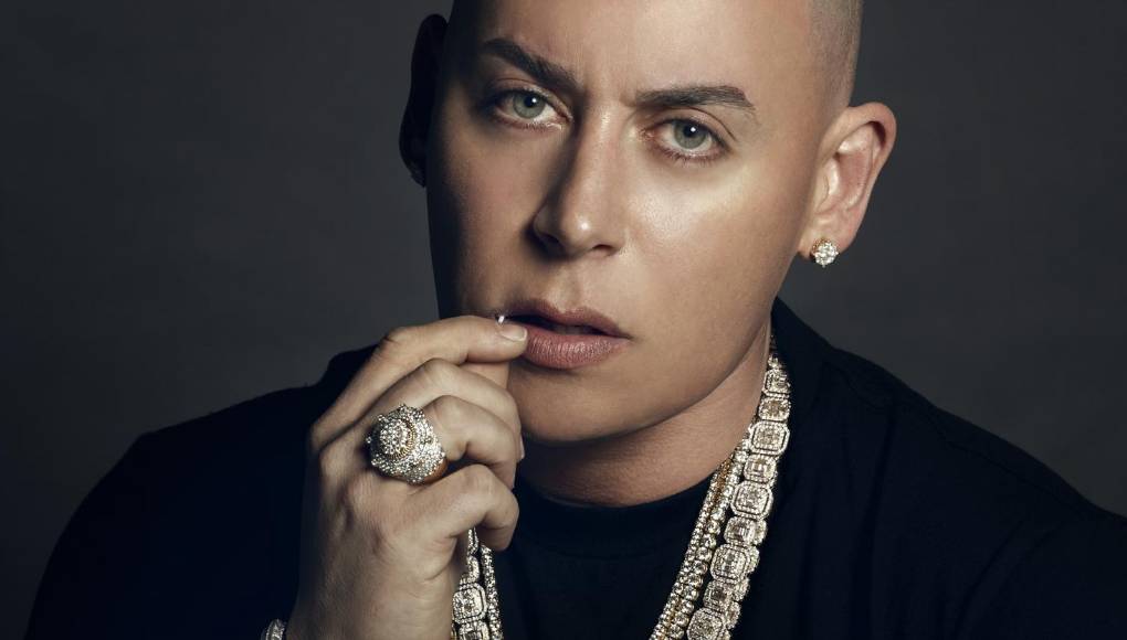 El rapero puertorriqueño Cosculluela presenta su nueva producción, ‘El Príncipe 2’, que cuenta con colaboraciones con Tego Calderón, Nicky Jam, Ozuna, entre otros artistas, y en el que “cada canción es un viaje que abarca la diversidad del género urbano”.