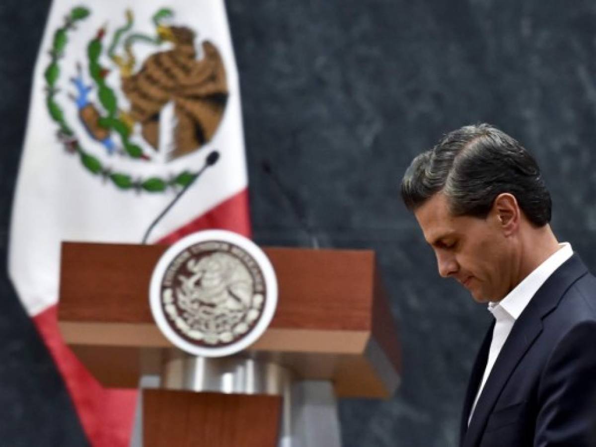 Estudiantes mexicanos presionan a Peña Nieto para que renuncie a la presidencia