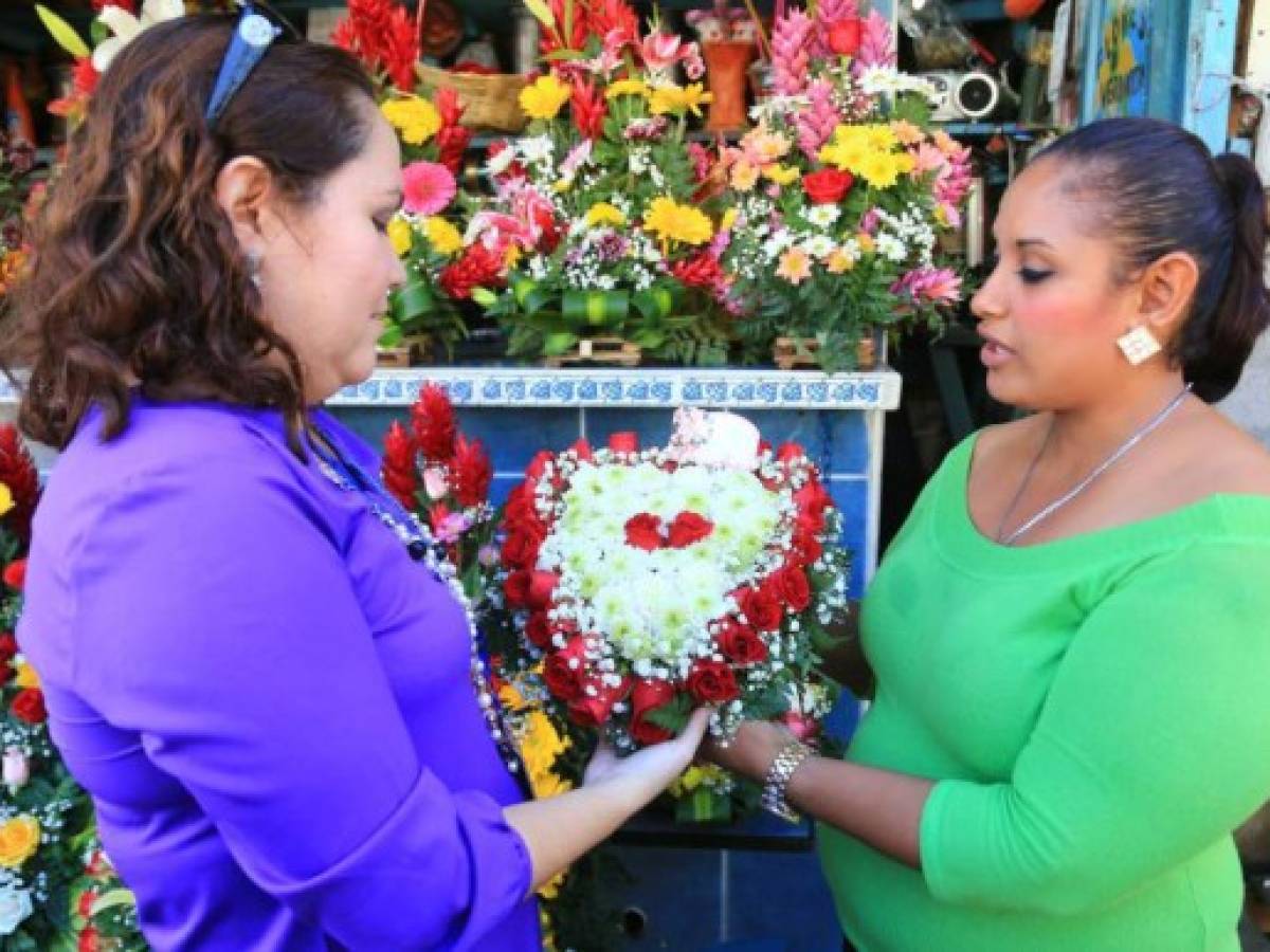 VIDEO: Hondureños envían mensajes a las mujeres en día