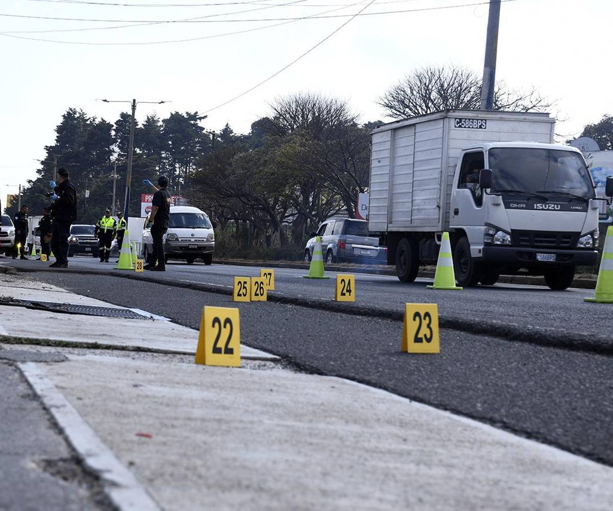En el transitado bulevar de la zona de Fraijanes fue asesinado el narcotraficante Byron Ruiz Ruiz cuando se conducía en una camioneta.