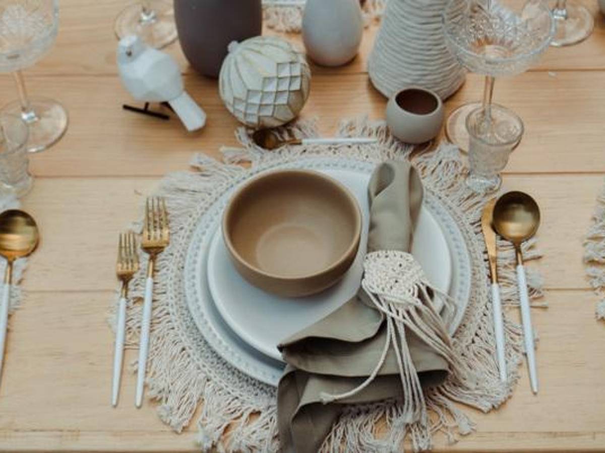 Mesa bien puesta para la celebración de Año Nuevo