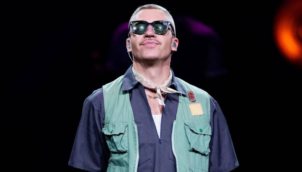 También señala a los políticos estadounidenses y declara que no planea votar por Joe Biden en las elecciones presidenciales del próximo noviembre, según la letra del nuevo tema que reproduce la revista RollingStone.