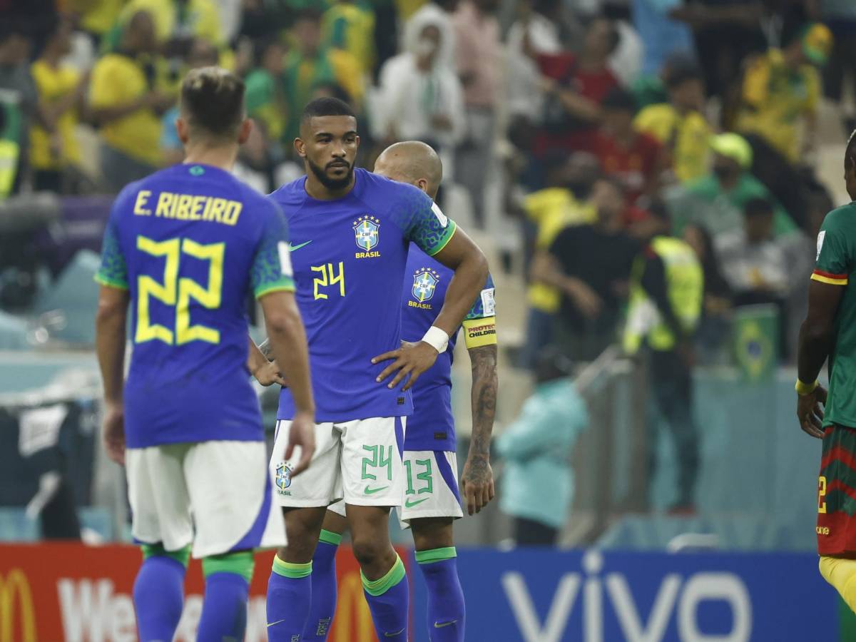 Brasil cae ante Camerún pero le ajusta para amarrar liderato