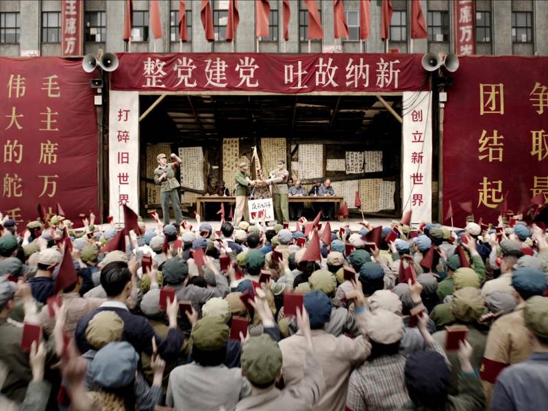 La escena inicial de “El Problema de 3 Cuerpos” de Netflix. Las reacciones negativas en China muestran cómo años de censura y adoctrinamiento han moldeado las perspectivas del público.