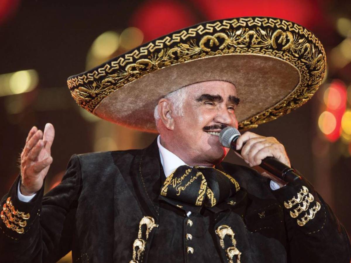 Vicente Fernández gana un Grammy póstumo y el presentador no sabía que había fallecido