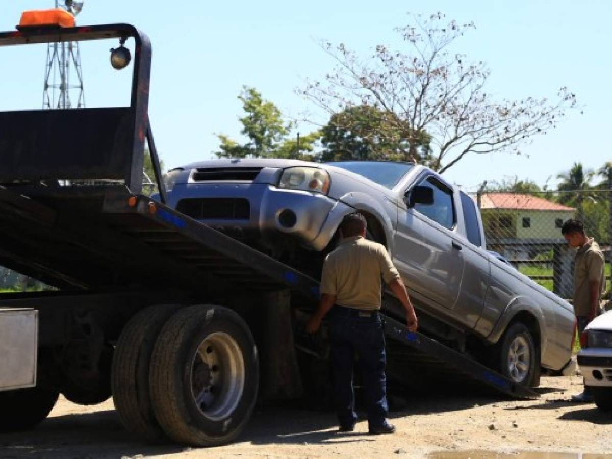 Grúas levantan más de 200 carros a la semana en San Pedro Sula