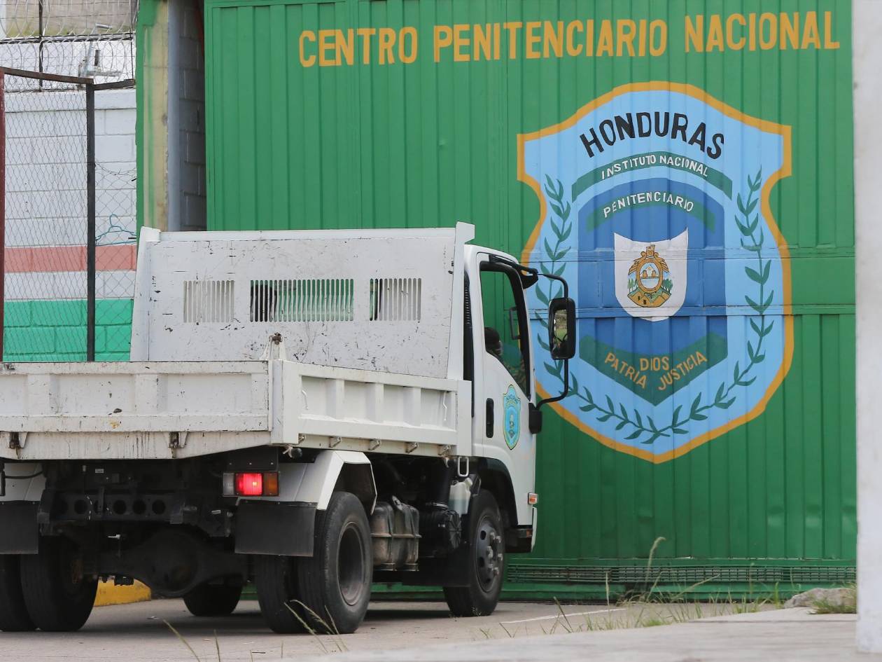 Un camión de carga ingresa a las instalaciones del Centro Penitenciario Nacional. La cadena de suministro y la concesión de proveedores para los economatos es objeto de auditorías por sospechas de desvíos de fondos.