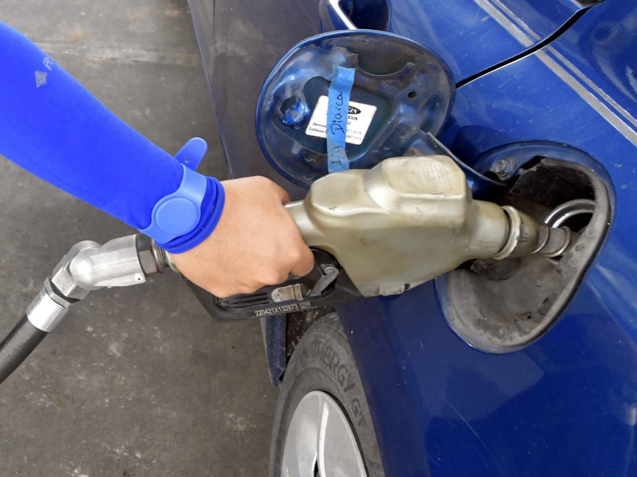 Guatemala aprobó suspender el IVA y el IDP a los combustibles hasta diciembre. En Honduras, el ministro de Finanzas advierte que congelar el impuesto costaría más de L6,600 millones.