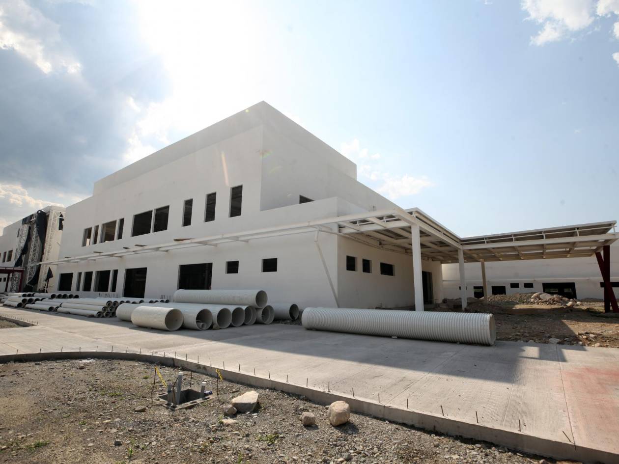 Para el Hospital de Ocotepeque se revisaron 9 de 11 contratos, por 812 millones de lempiras, equivalentes al 49.66% del presupuesto de 1,635 millones.