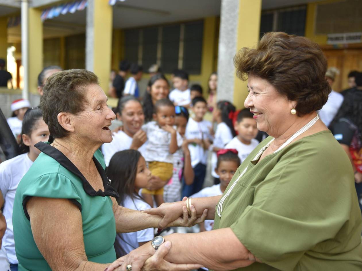 La profe Tita, como le dicen de cariño los porteños a su alcaldesa María Luisa Martell, no busca la reelección municipal. Es la única de Cortés que no quiso repetir como jefa edilicia.