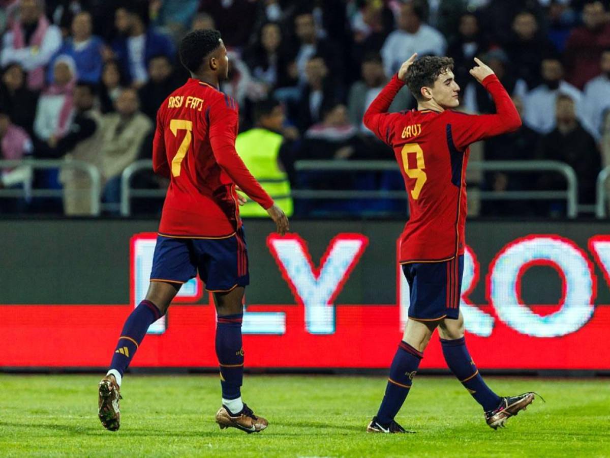 Gavi, otro jugador barcelonista, marcó el segundo gol de España en el amistoso.