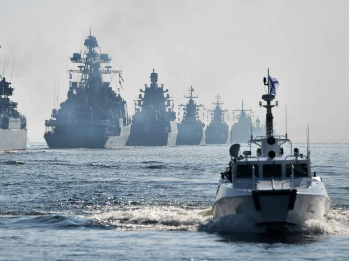 Putin presume despliegue de buque con misiles hipersónicos
