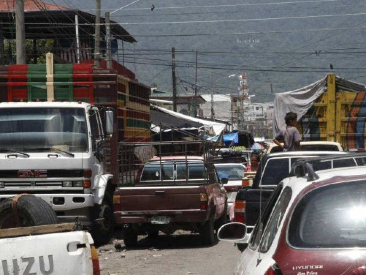Prometen aliviar tráfico en zona de los mercados en San Pedro Sula