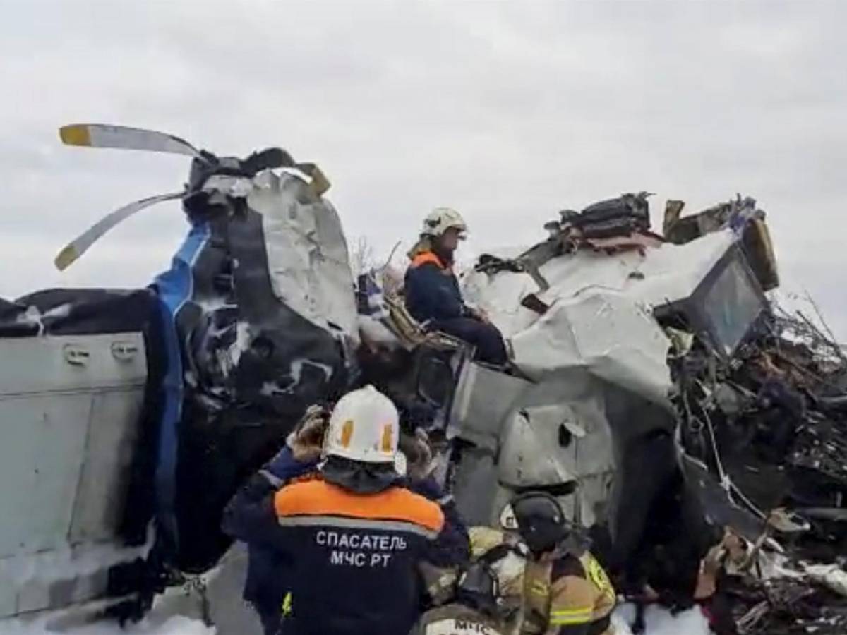 Al menos 16 muertos al estrellarse un avión en Rusia