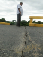 Fisuras en el puente de La Burra preocupa a pobladores
