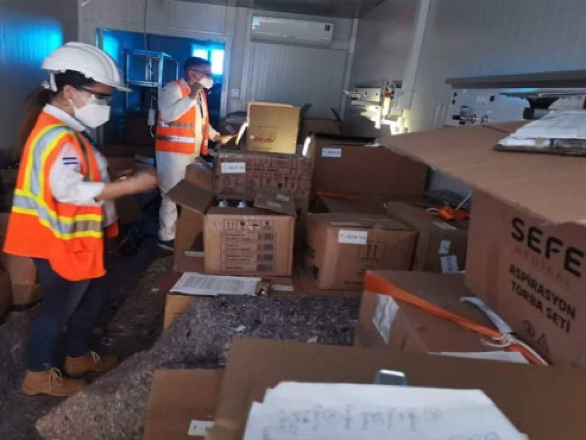 Avanzan inspección de 39 contenedores para el hospital móvil de San Pedro Sula