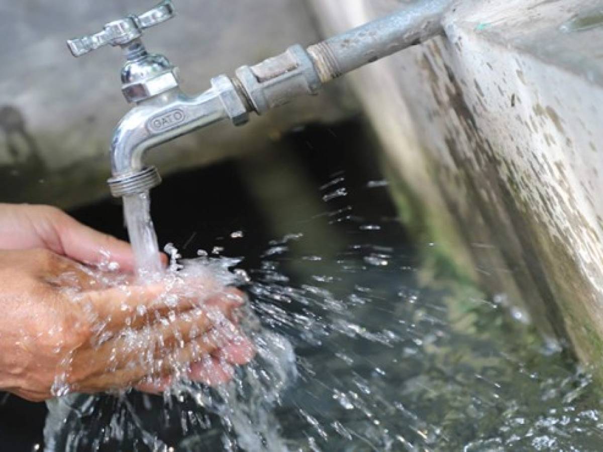 Gobierno lanza el plan 'Agua para tu barrio' ante aguda escasez en Tegucigalpa