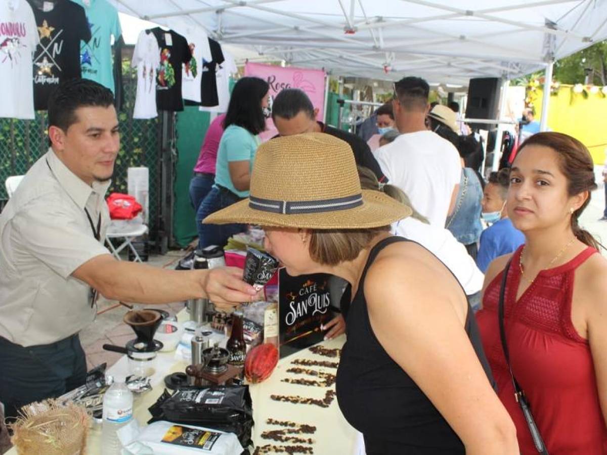 Productos hondureños destacan en la famosa calle 8, de Miami