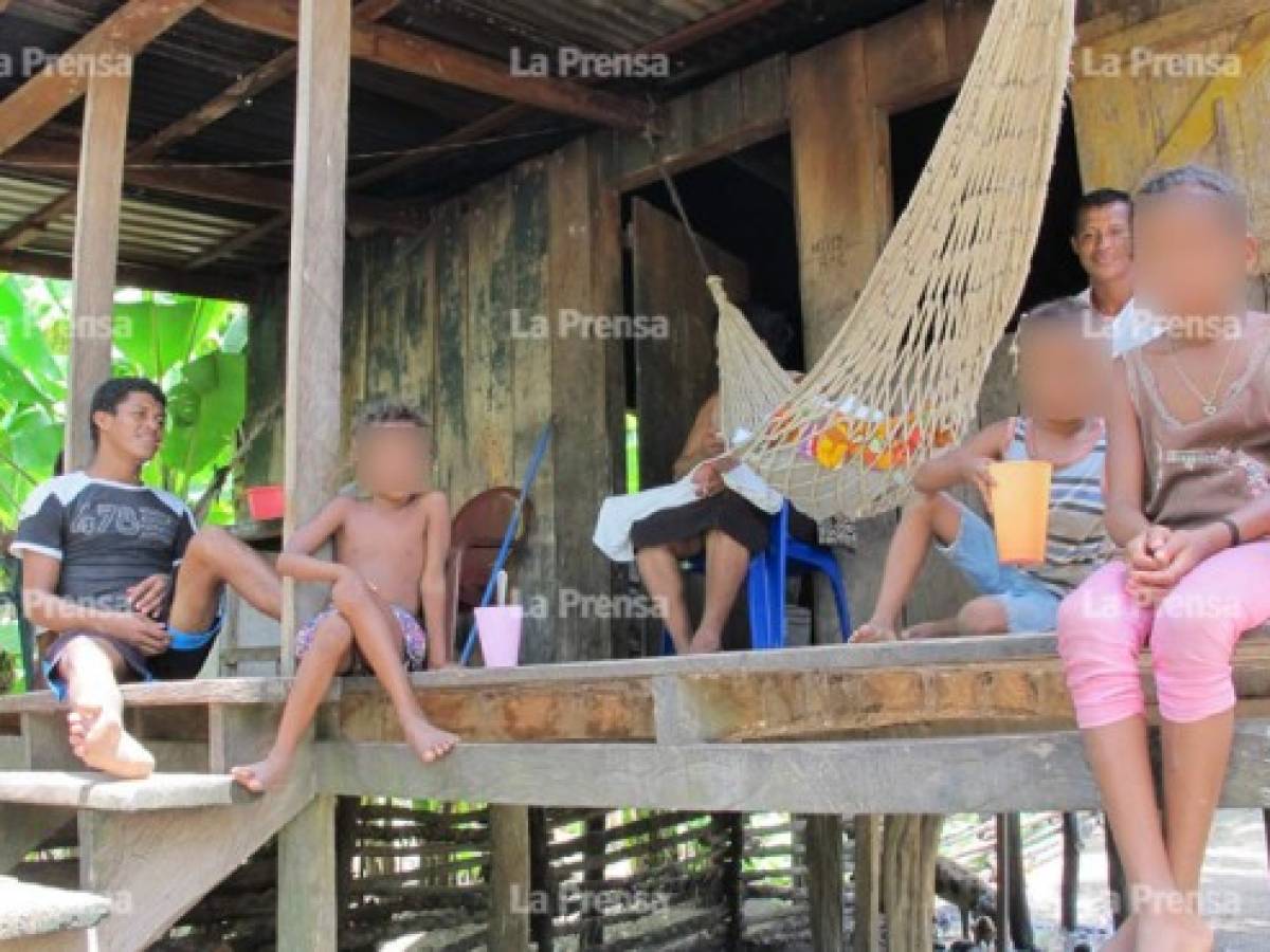 Puerto Lempira: hacinados en diminutas chozas viven los misquitos