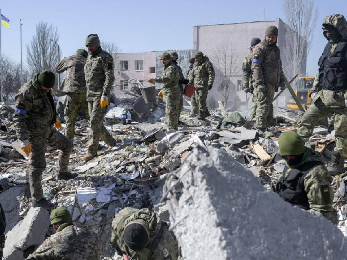 Rusia vuelve a disparar misiles hipersónicos contra Ucrania; situación humanitaria empeora
