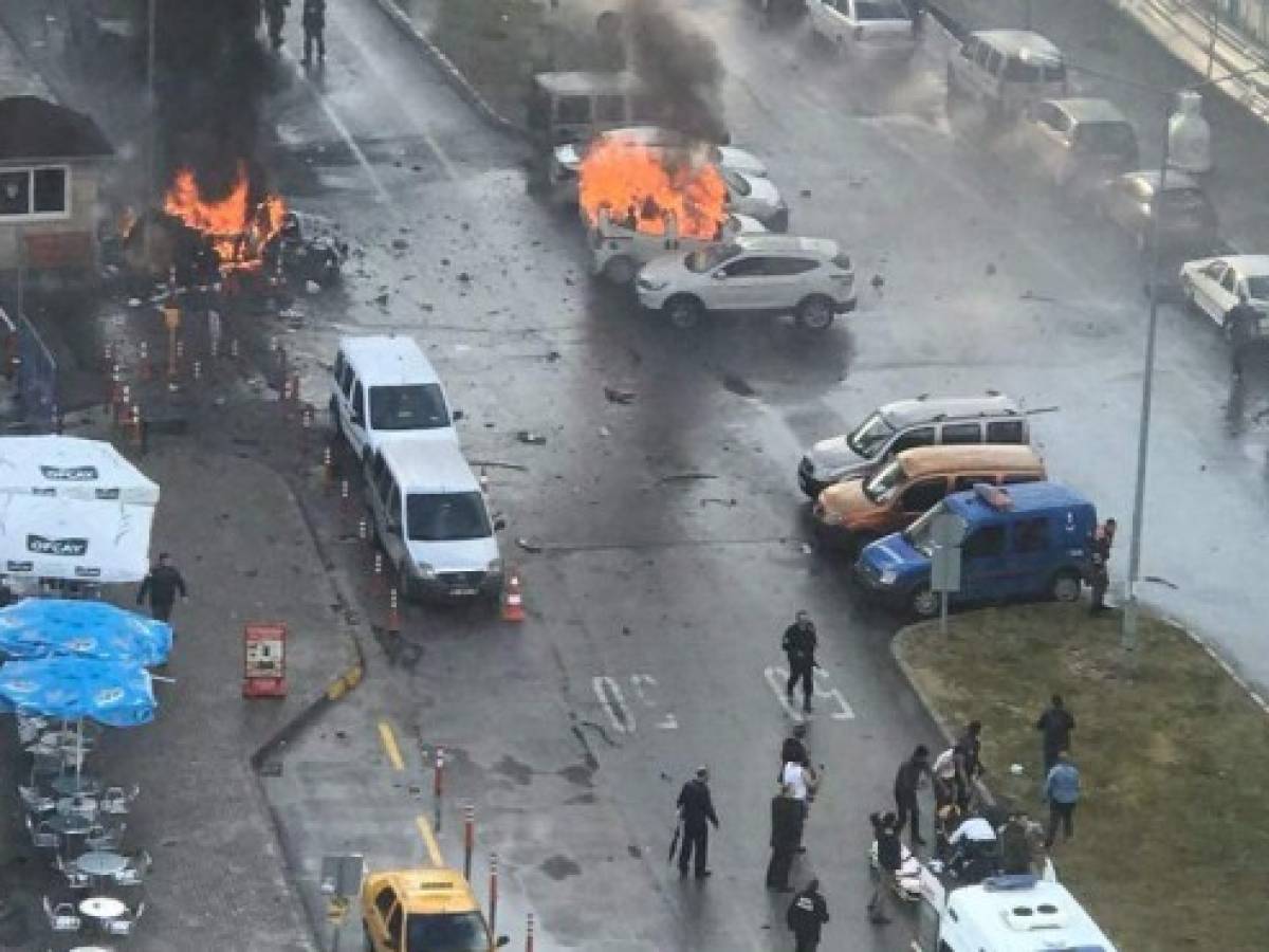 Diez heridos y dos muertos deja explosión en Turquía
