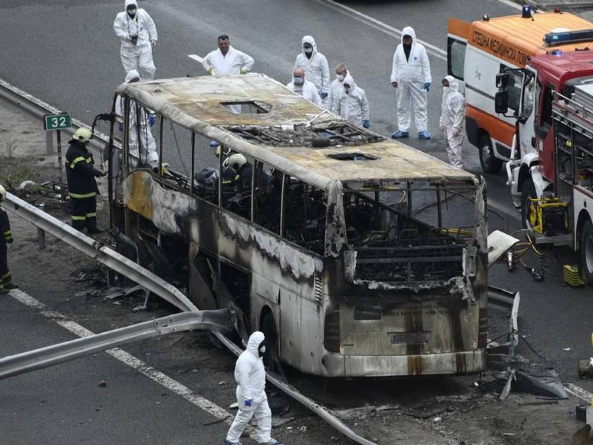 46 personas fallecidas, 12 de ellas menores, en accidente de autobús en Bulgaria