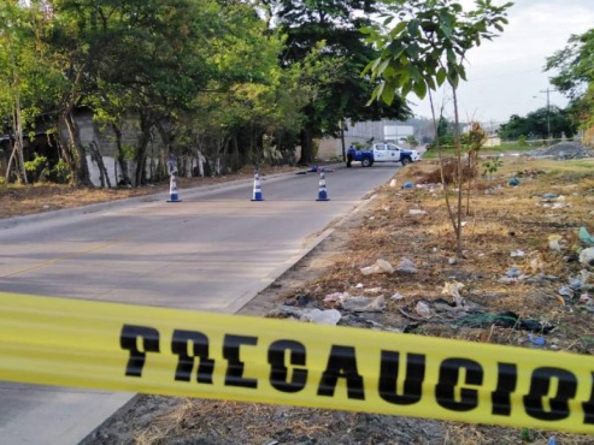 Joven es encontrado asesinado a balazos y pedradas en bulevar de San Pedro Sula