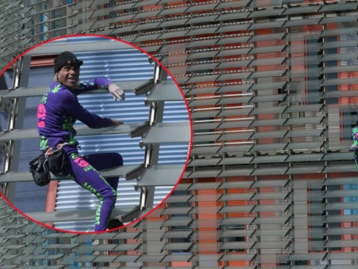 'Spiderman' francés trepa una torre de Barcelona por el Coronavirus y lo arrestan