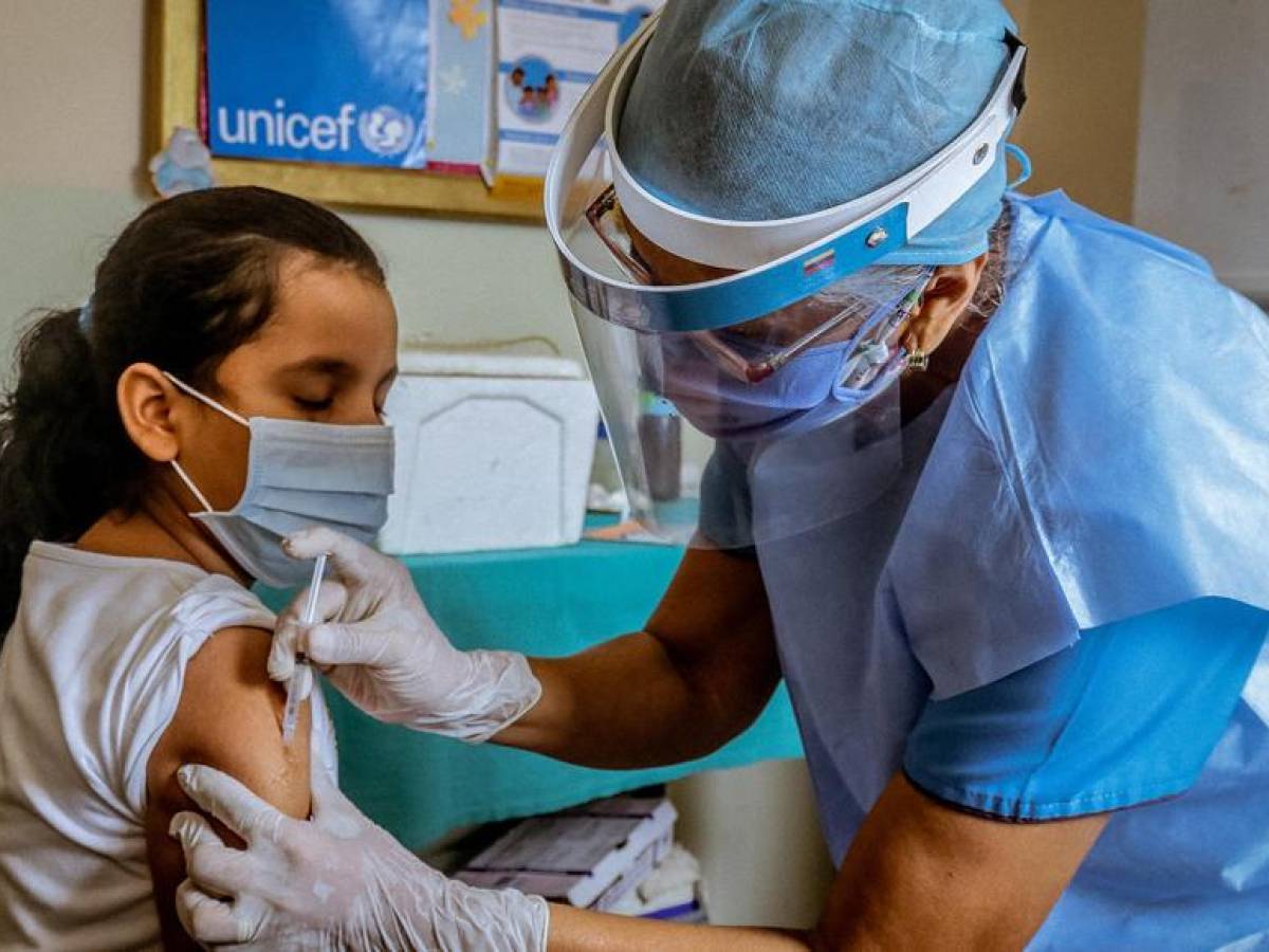 Presidente anuncia que Honduras recibirá más de dos millones de vacunas pediátricas