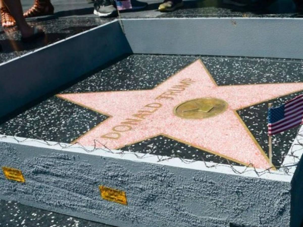 Colocan 'muro' alrededor de la estrella de Trump en Hollywood