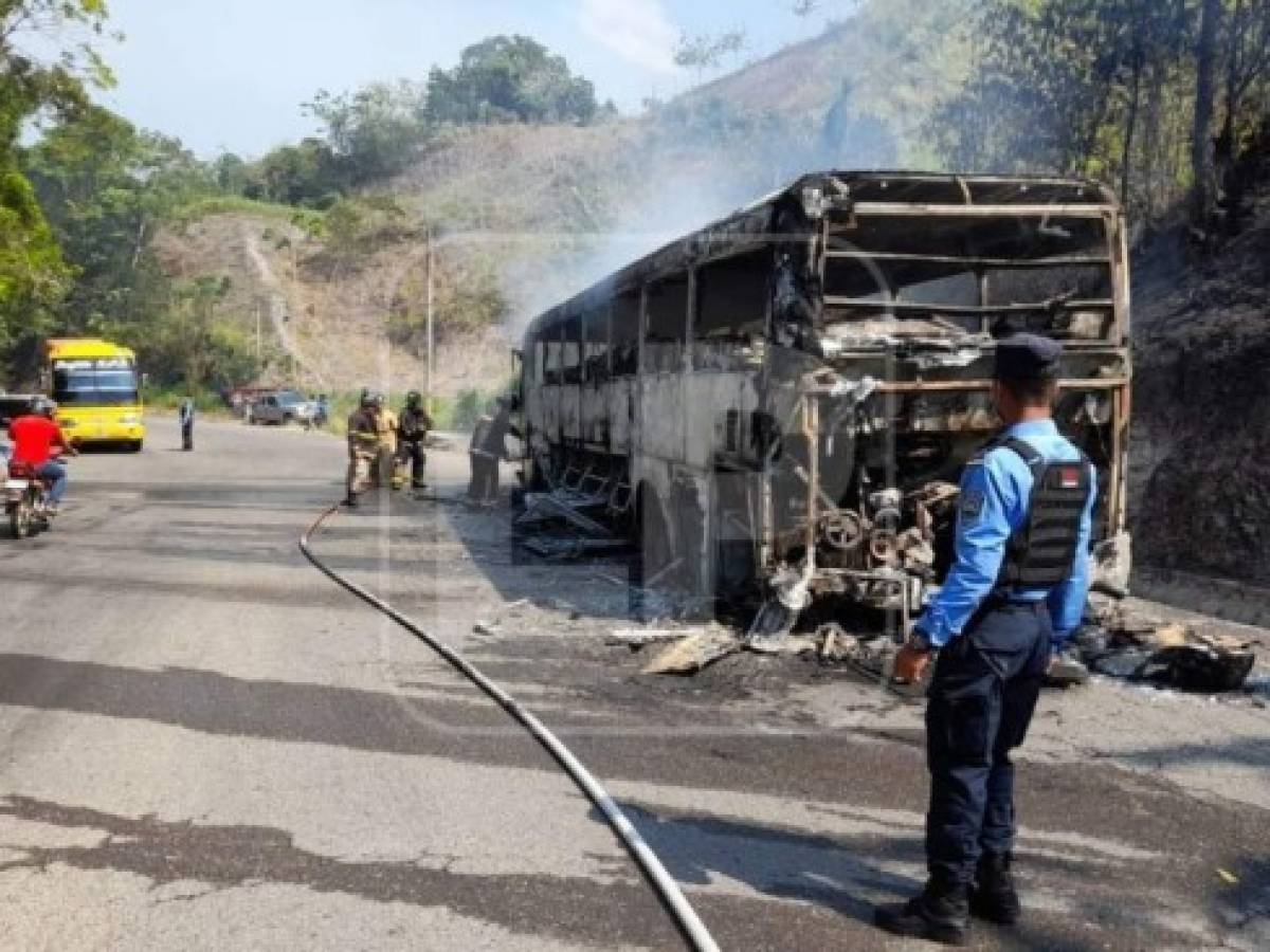 Bus interurbano se incendia tras recalentarse frenos en Sonaguera
