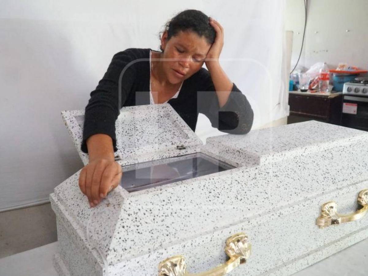 Tristeza por muerte de niña a quien le cayó un muro en San Pedro Sula