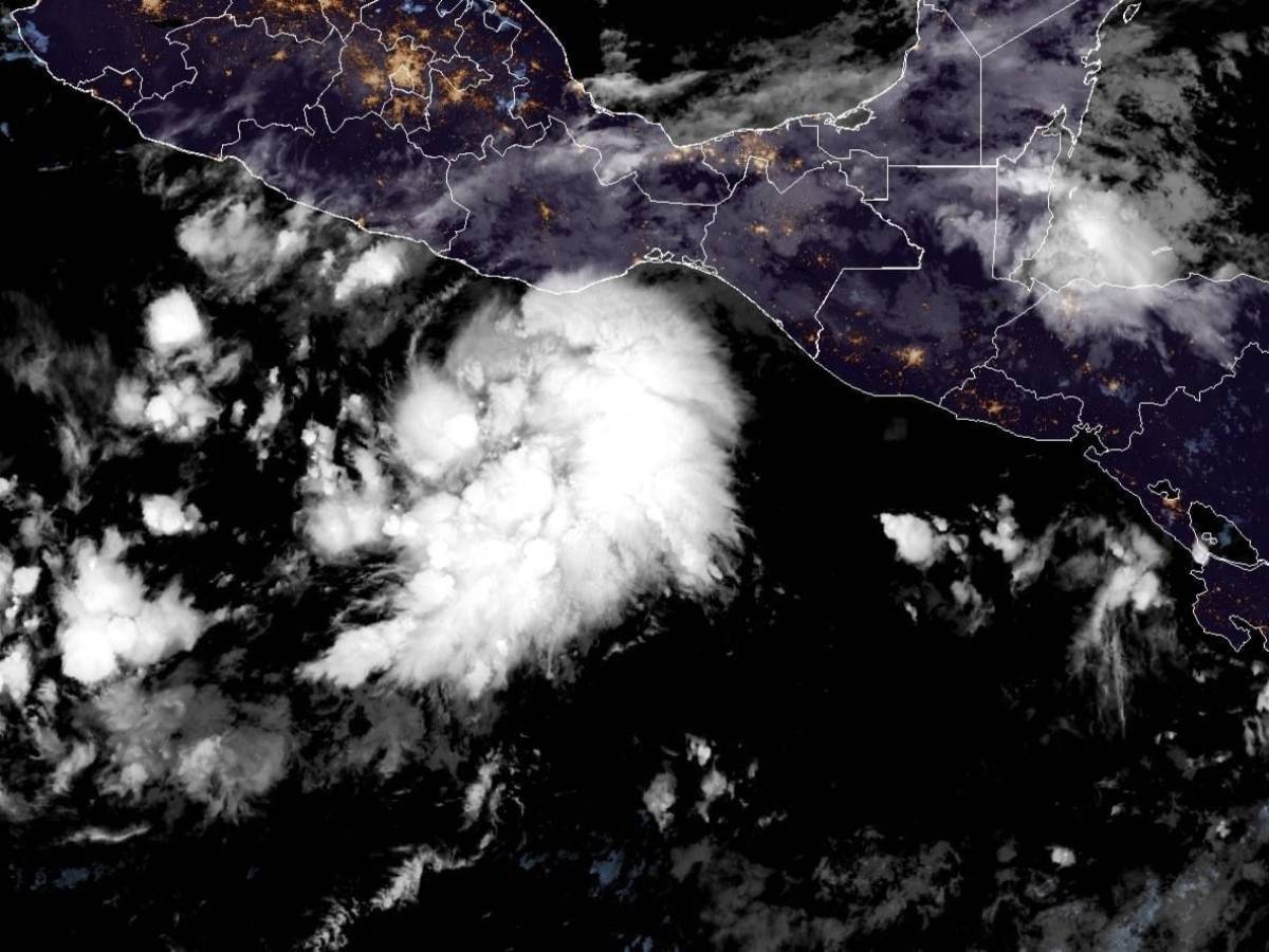 Tormenta Agatha se forma en el Pacífico mexicano y podría convertirse en huracán