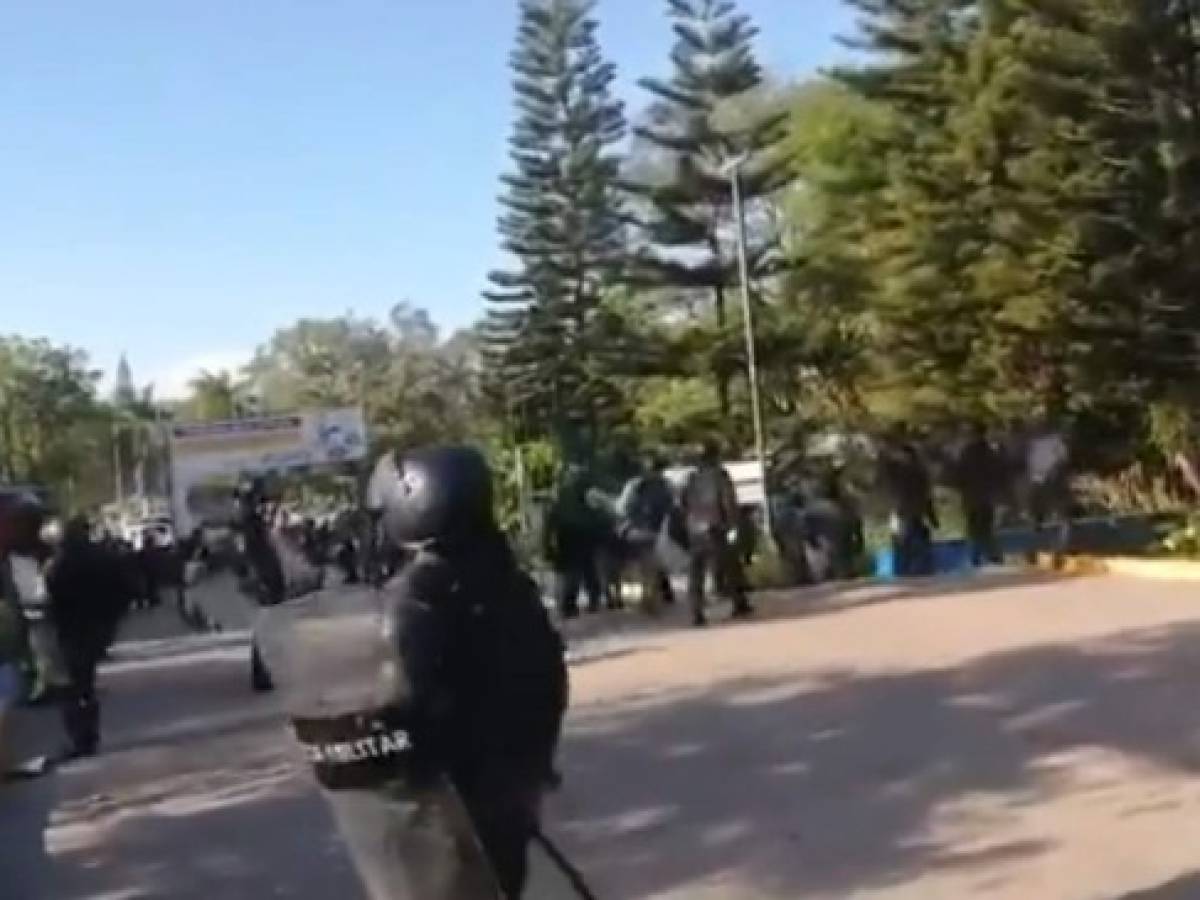 Policía Militar ingresa a la Unah: 4 estudiantes y 2 soldados heridos