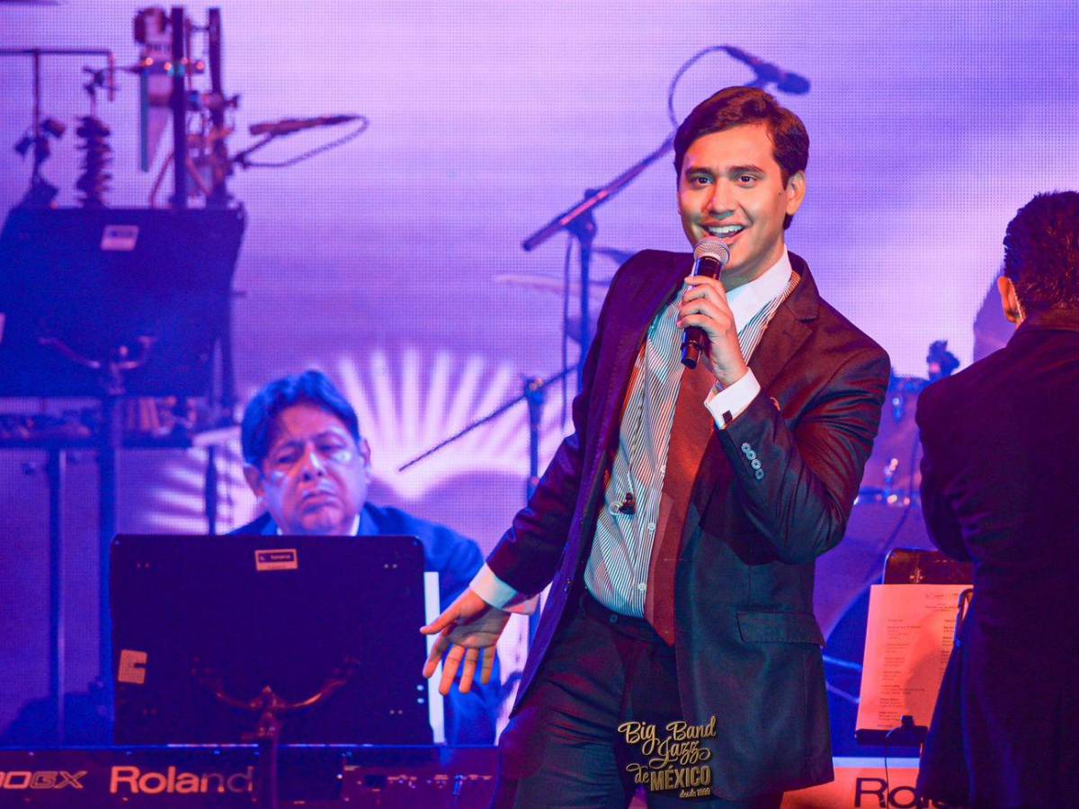 El cantautor hondureño Daniel Ochoa triunfa con sus presentaciones en México