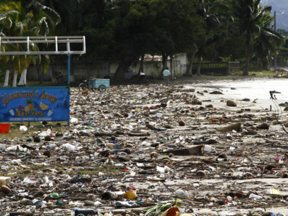 Basura del río Motagua afecta las playas hondureñas